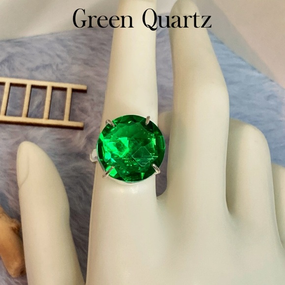 Green Quartz Gorgeous Chunky Handmade Ring - Picture 3 of 8